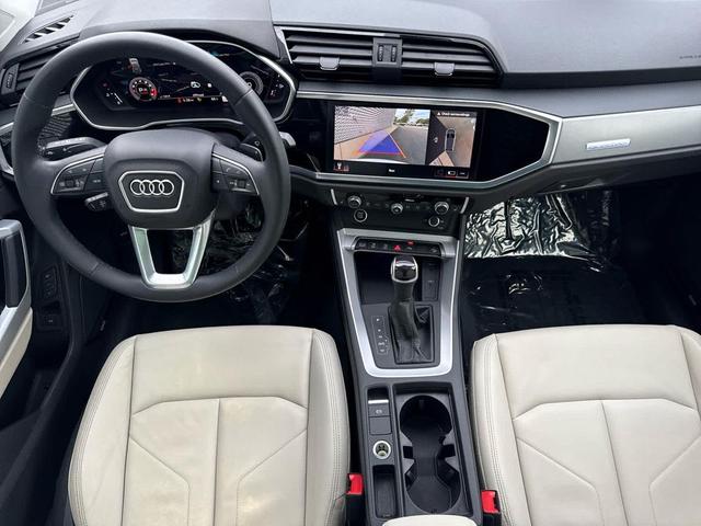 Photo of 2022 Glacier White Metallic Audi Q3