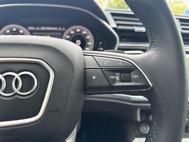 Photo of 2022 Glacier White Metallic Audi Q3