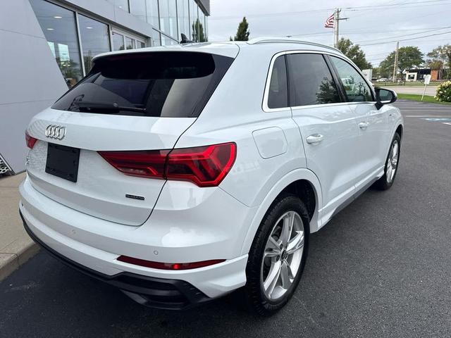 Photo of 2022 Glacier White Metallic Audi Q3
