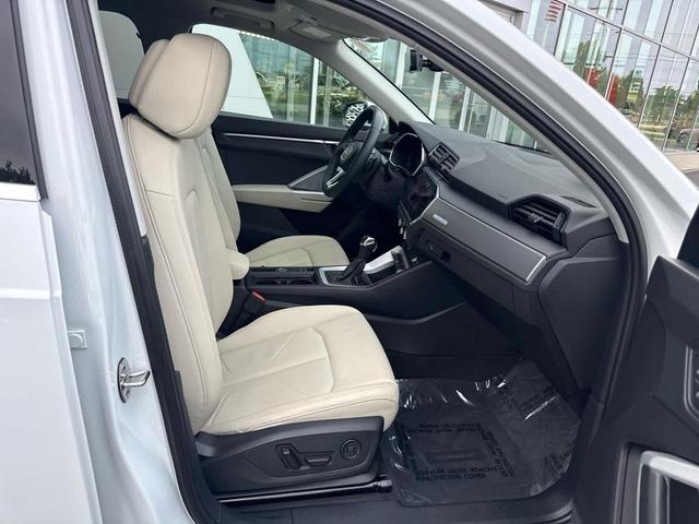Photo of 2022 Glacier White Metallic Audi Q3