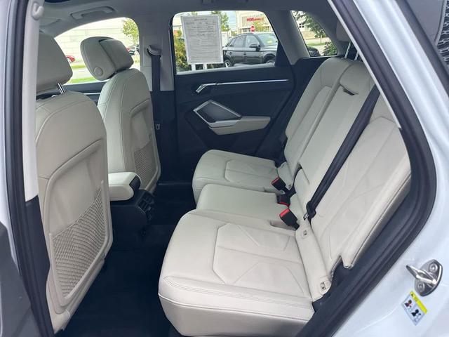 Photo of 2022 Glacier White Metallic Audi Q3