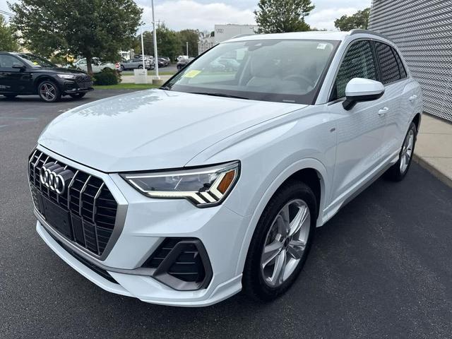 Photo of 2022 Glacier White Metallic Audi Q3