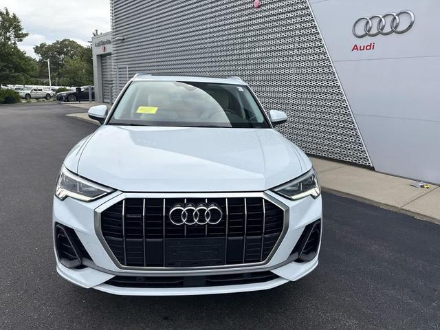 Photo of 2022 Glacier White Metallic Audi Q3
