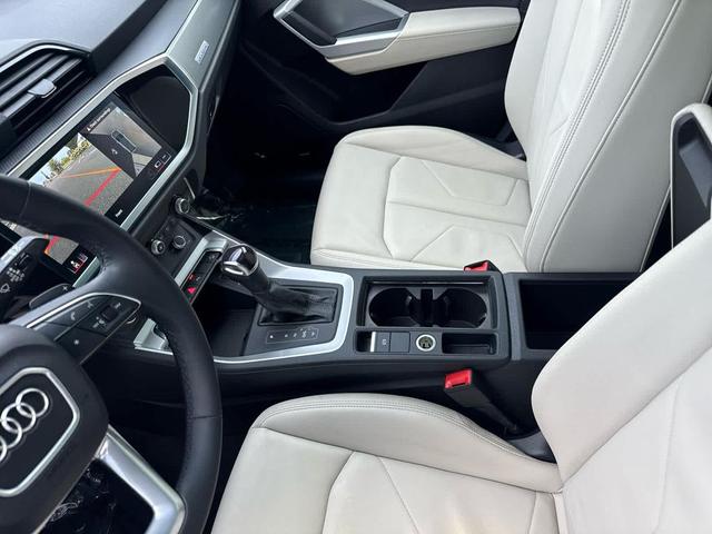 Photo of 2022 Glacier White Metallic Audi Q3