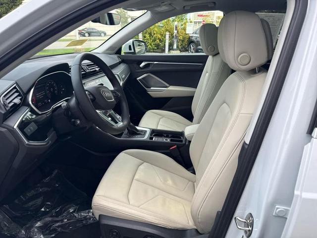Photo of 2022 Glacier White Metallic Audi Q3