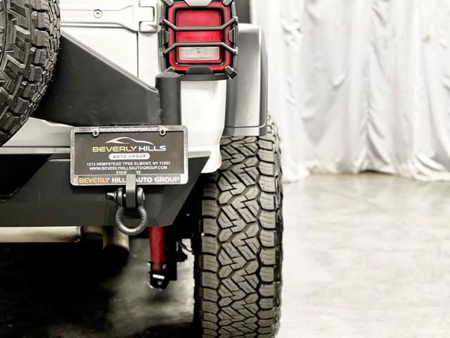 Photo of 2021 White Jeep Wrangler Unlimited