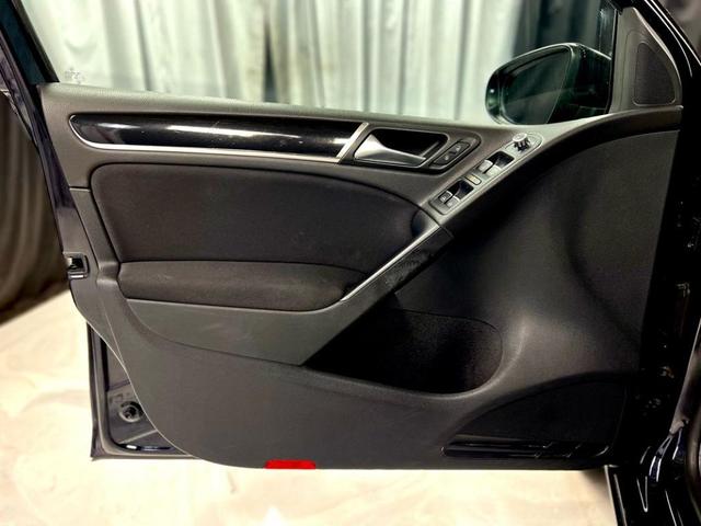 Photo of 2012 Black Volkswagen GTI