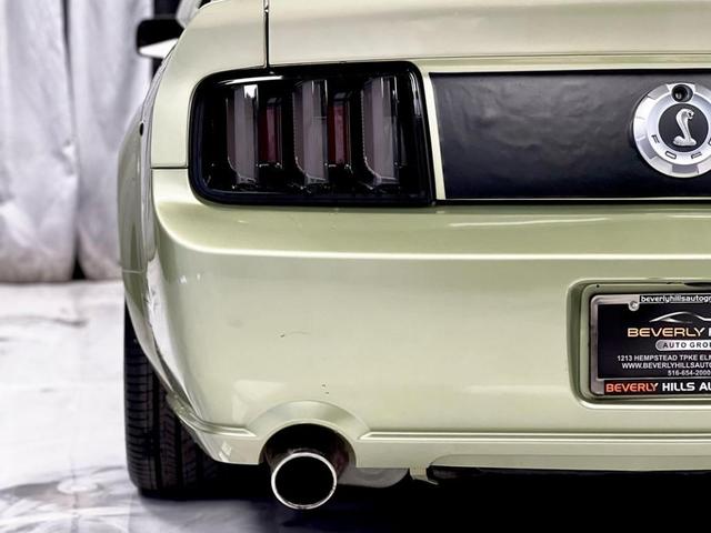 Photo of 2006 Green Ford Mustang