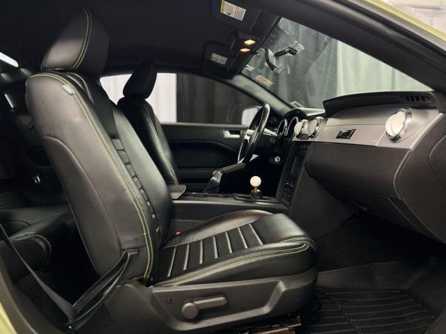 Photo of 2006 Green Ford Mustang