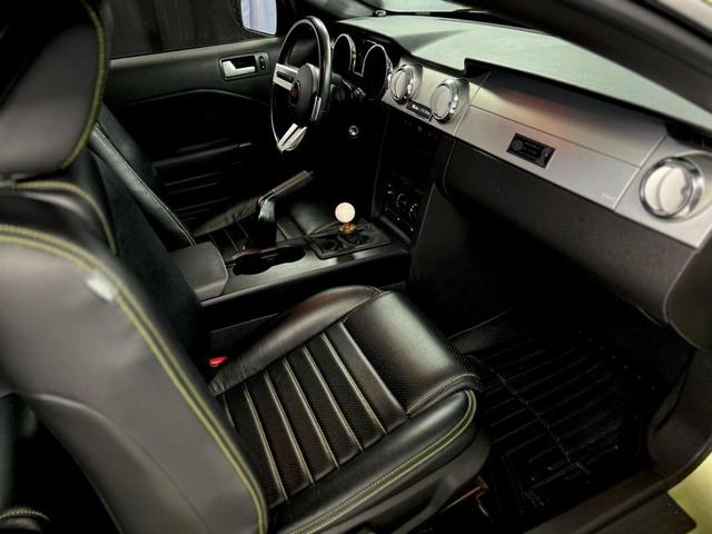 Photo of 2006 Green Ford Mustang