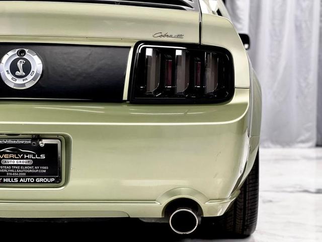 Photo of 2006 Green Ford Mustang