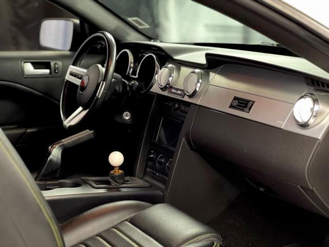 Photo of 2006 Green Ford Mustang