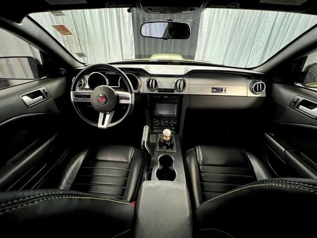 Photo of 2006 Green Ford Mustang
