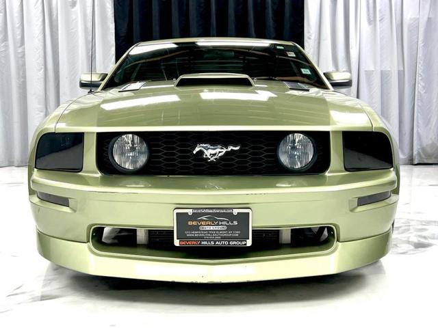 Photo of 2006 Green Ford Mustang