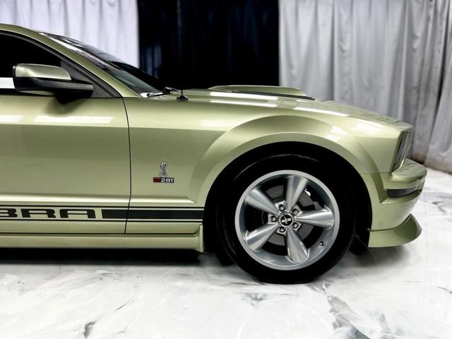 Photo of 2006 Green Ford Mustang