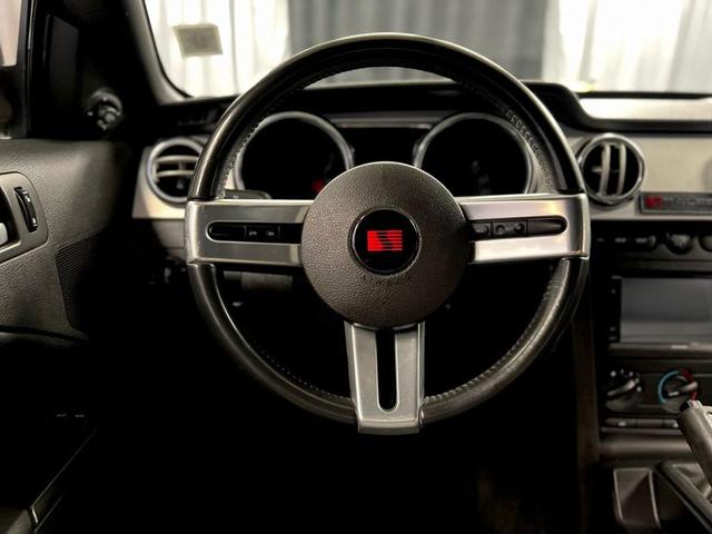 Photo of 2006 Green Ford Mustang