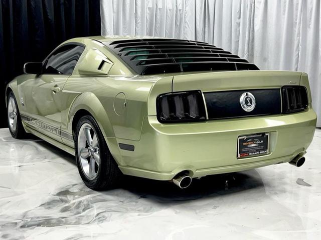 Photo of 2006 Green Ford Mustang