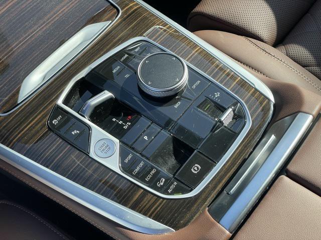 Photo of 2025 White Metallic BMW X7