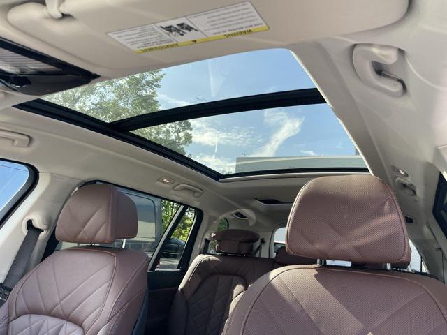 Photo of 2025 White Metallic BMW X7