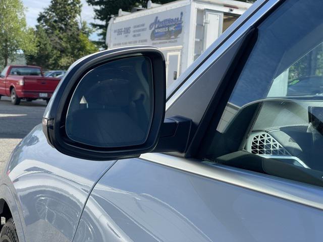 Photo of 2025 White Metallic BMW X7