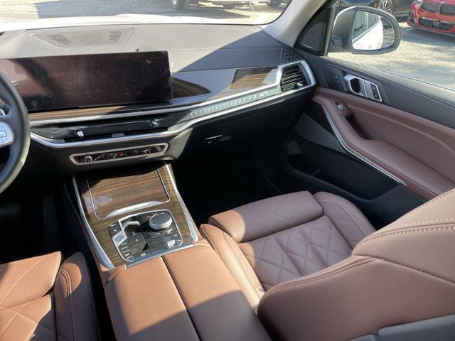 Photo of 2025 White Metallic BMW X7