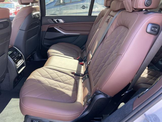 Photo of 2025 White Metallic BMW X7