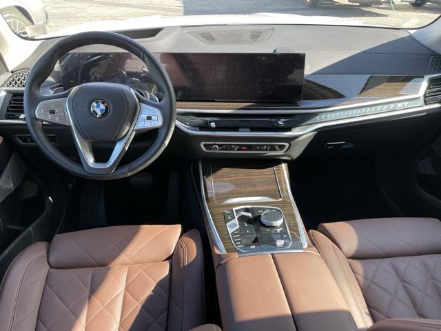 Photo of 2025 White Metallic BMW X7