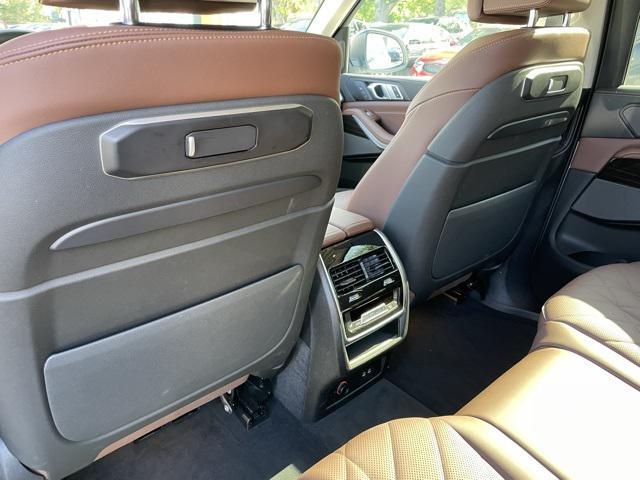 Photo of 2025 White Metallic BMW X7