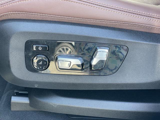 Photo of 2025 White Metallic BMW X7