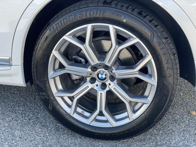 Photo of 2025 White Metallic BMW X7