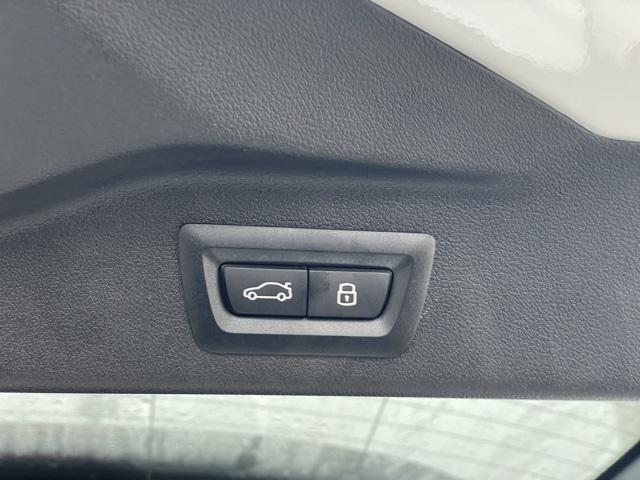 Photo of 2025 Mineral White Metallic BMW X7