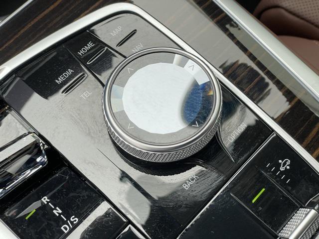 Photo of 2025 Mineral White Metallic BMW X7