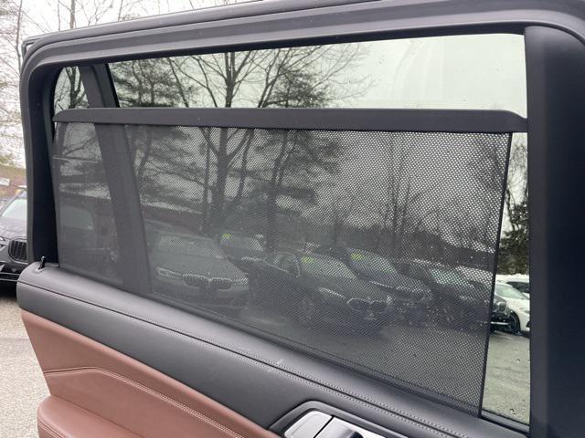 Photo of 2025 Mineral White Metallic BMW X7