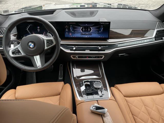 Photo of 2025 Black Sapphire Metallic BMW X7