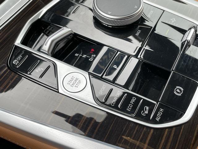 Photo of 2025 Black Sapphire Metallic BMW X7