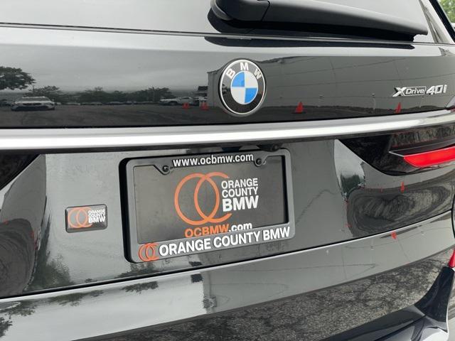 Photo of 2025 Black Sapphire Metallic BMW X7