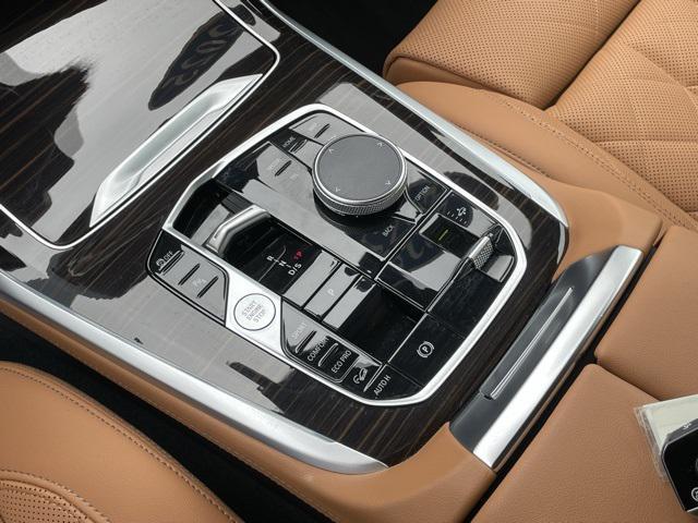 Photo of 2025 Black Sapphire Metallic BMW X7