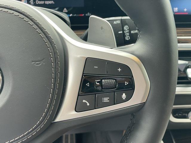 Photo of 2025 Black Sapphire Metallic BMW X7