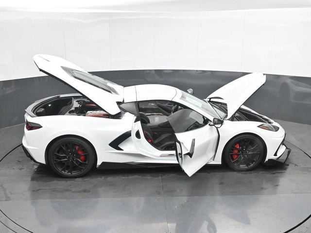 Photo of 2023 Arctic White Chevrolet Corvette