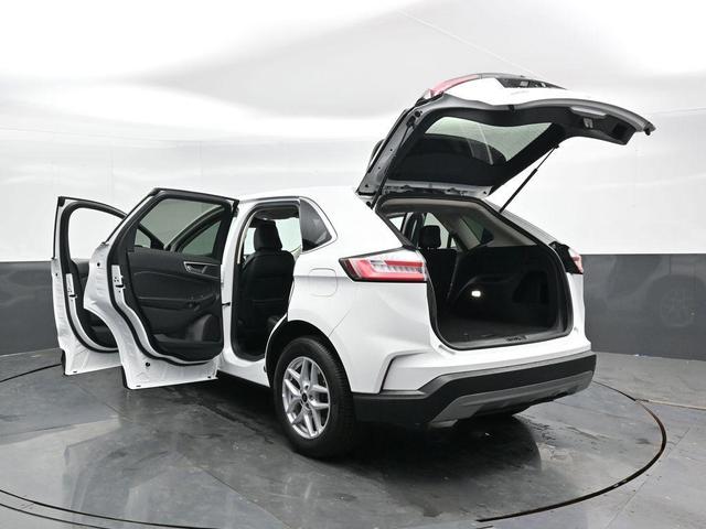 Photo of 2023 Oxford White Ford Edge