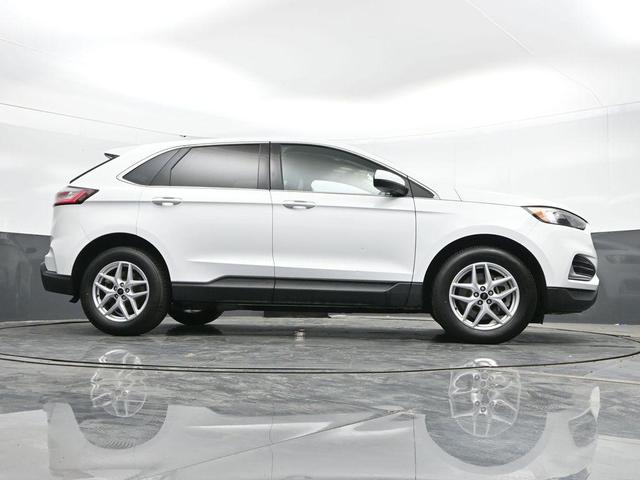 Photo of 2023 Oxford White Ford Edge