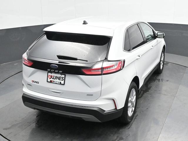Photo of 2023 Oxford White Ford Edge