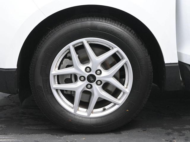 Photo of 2023 Oxford White Ford Edge