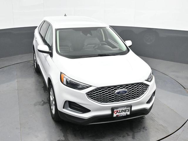 Photo of 2023 Oxford White Ford Edge