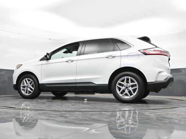 Photo of 2023 Oxford White Ford Edge