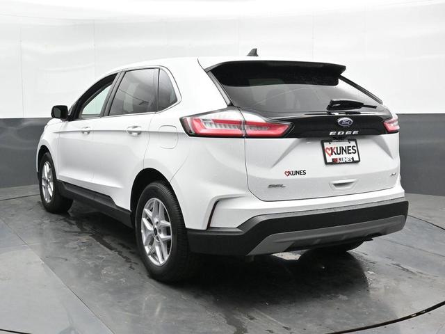 Photo of 2023 Oxford White Ford Edge
