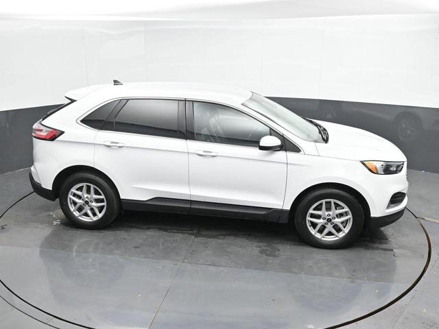 Photo of 2023 Oxford White Ford Edge