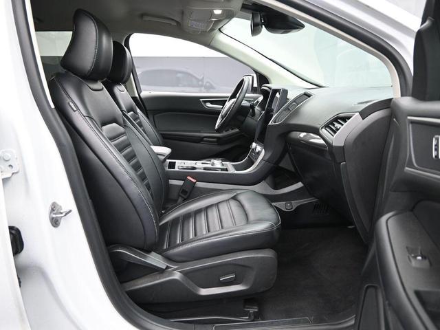 Photo of 2023 Oxford White Ford Edge