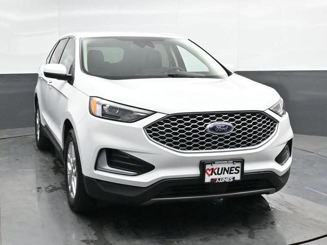 Photo of 2023 Oxford White Ford Edge