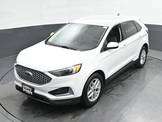 Photo of 2023 Oxford White Ford Edge